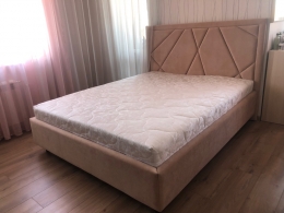 Мягкая двуспальная кровать Merlen